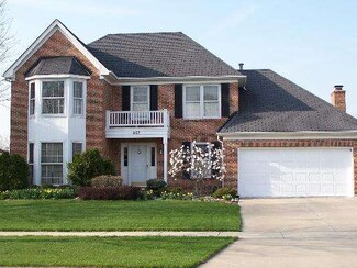 957 Hidden Lake Rd, Naperville, IL 60565