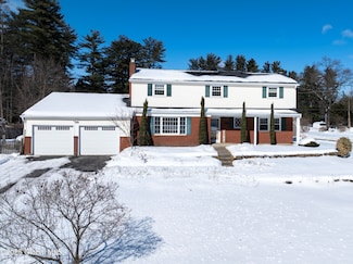 21 Hillcrest Dr, Ballston Lake, NY 12019