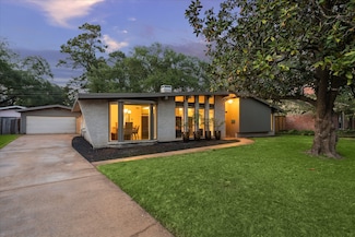 10134 Eddystone Dr, Houston, TX 77043
