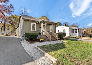 1011 Webster St, Needham, MA 02492