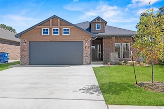 256 Park Ln, Harrah, OK 73045