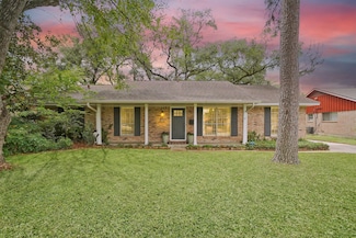 8007 Roos Rd, Houston, TX 77036