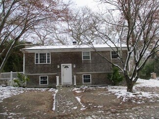 488 Edgartown Rd, Vineyard Haven, MA 02568