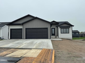 4002 Steel St, Bismarck, ND 58503