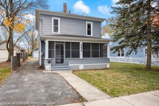 424 E Park Ave, Aurora, IL 60505