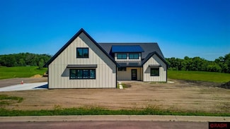 1005 Lakeview Rd, Lake Crystal, MN 56055