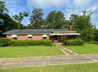 5453 10th St, Malone, FL 32445
