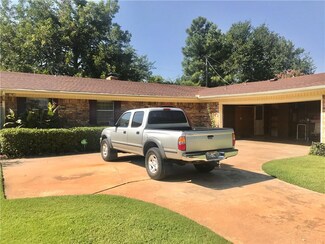 5724 NW 37th St, Warr Acres, OK 73122
