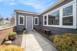 910 Arbordale St, Ann Arbor, MI 48103