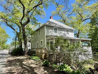 91 New Island Ave, Peaks Island, ME 04108