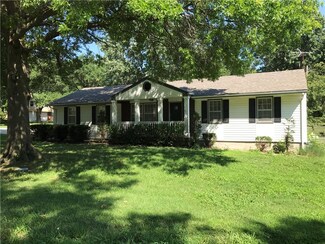 10701 Saint Catherines Ln, Kansas City, MO 64137