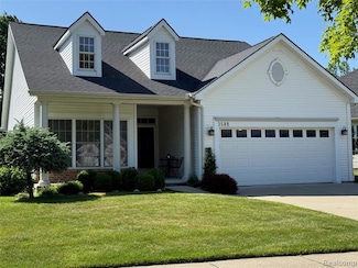 3588 Riverside Dr, Auburn Hills, MI 48326