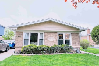 6742 W Forest View Ln, Niles, IL 60714