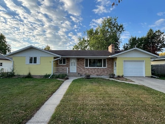 94 23rd Ave N, Fargo, ND 58102