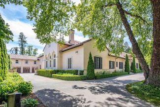 189 Cloverly Rd, Grosse Pointe Farms, MI 48236