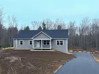8 Hummingbird Ln, Sanford, ME 04073