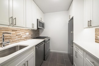 211 E 53rd St Unit 11J, New York, NY 10022