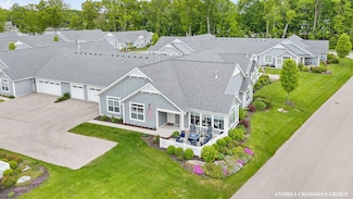 225 Janes View Dr, Holland, MI 49424