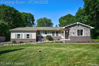 2456 N Tipsico Lake Rd, Hartland, MI 48353