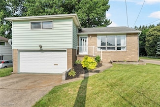 1103 Clinton Ave SE, North Canton, OH 44720