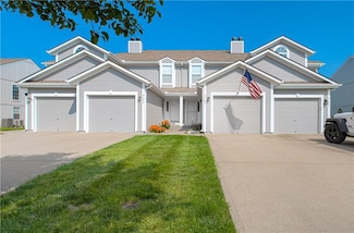 5762 NW Plantation Ln, Lees Summit, MO 64064