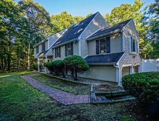43 Bow St, Carver, MA 02330