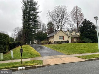 21 Packard Dr, Middletown, NJ 07748