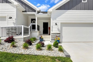 2134 SW Osage Dr, Lee's Summit, MO 64082