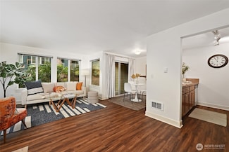 300 N 130th St Unit 4104, Seattle, WA 98133