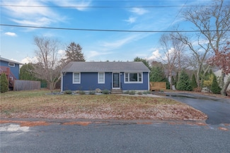 93 Hemlock Rd, Wakefield, RI 02879