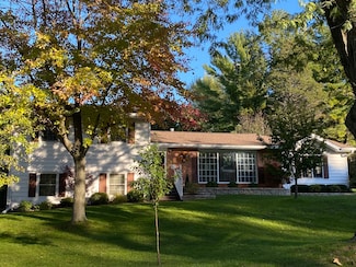 1811 Valleyview Dr, Freeport, IL 61032