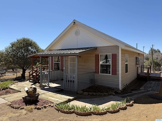 58 Kneeling Nun Dr, Hanover, NM 88041