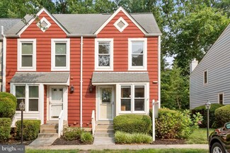 2072 Whisperwood Glen Ln, Reston, VA 20191