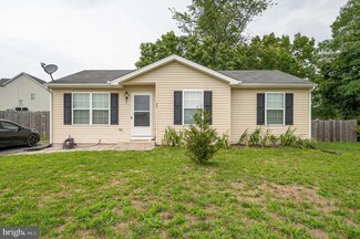 25 Eisenhower Cir, Bunker Hill, WV 25413