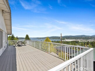 8205 S 123rd Place, Seattle, WA 98178