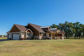 215 S Hook St, Lake Dallas, TX 75065