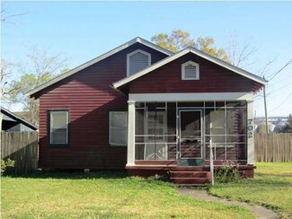 702 E 1st St, Crowley, LA 70526