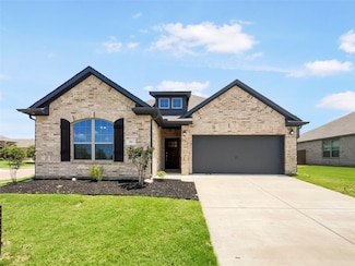 701 Dripping Springs Ln, Cleburne, TX 76033