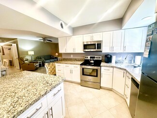 10 Colonial Club Dr Unit 104, Boynton Beach, FL 33435