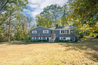 31 Oak Crest Dr, Brookfield, CT 06804