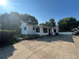 813 E Dorothy Ln, Dayton, OH 45419