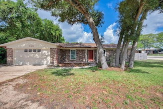 709 Russell Blvd, Fort Walton Beach, FL 32547