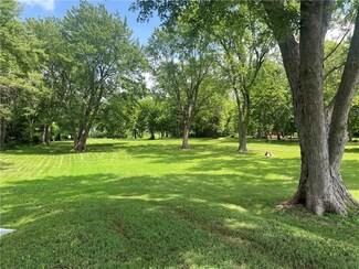 2501 S R D Mize Rd, Independence, MO 64057