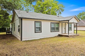 2807 Hendricks St, Gladewater, TX 75647