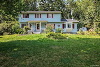 42 Hickory Dr, Campbell Hall, NY 10916
