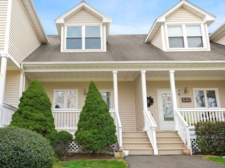 29 Copper Creek Cir, Newtown, CT 06470