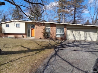 31750 Coronet Dr, Farmington Hills, MI 48334