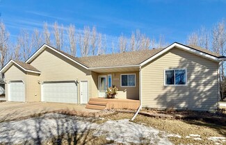 1909 Nelson Dr, Thief River Falls, MN 56701
