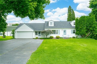 2092 Maiden Ln, Rochester, NY 14626