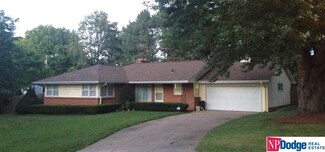 1645 S 76th St, Omaha, NE 68124